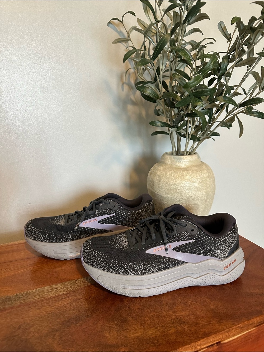 Brooks Women’s Ghost Max 2 - Size 10.5